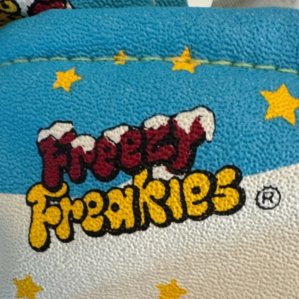 Freaky Freezy‎ vintage Colorful Unicorn Gloves unicorn appears in cold weather